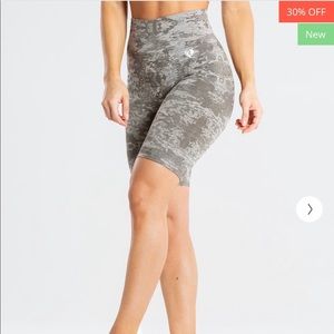 •NWT• Women’s best camo bike shorts